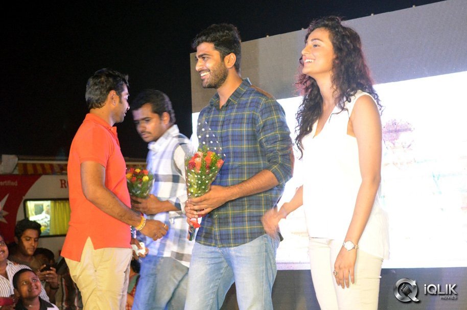 Run-Raja-Run-Flash-Mob-at-Vijayawada